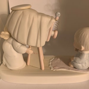 Baby&#39;s First Picture - Precious Moments - Retired 1986