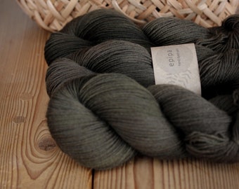 MOOS - Sock wool 4-ply hand-dyed epipa yarns