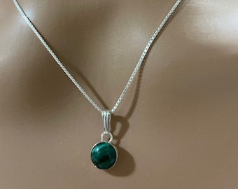 Dainty Green Malachite Pendant Necklace/Small Malachite Pendant/Tiny Green Gemstone Pendant/Genuine Malachite/Green Stone Pendant
