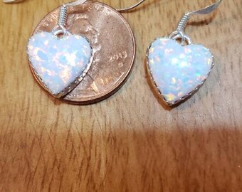 ファイアオパールハートピアス／シンプルなハートピアス／オパール 