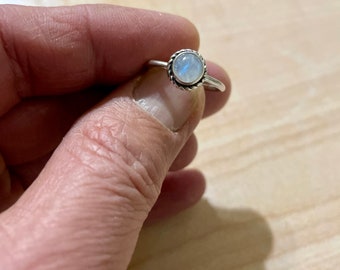Small Rainbow Moonstone/Moonstone Ring/Blue Sparkle Ring/Sterling Silver 925/Gift For Her/Dainty Moonstone Rings /Silver Ring