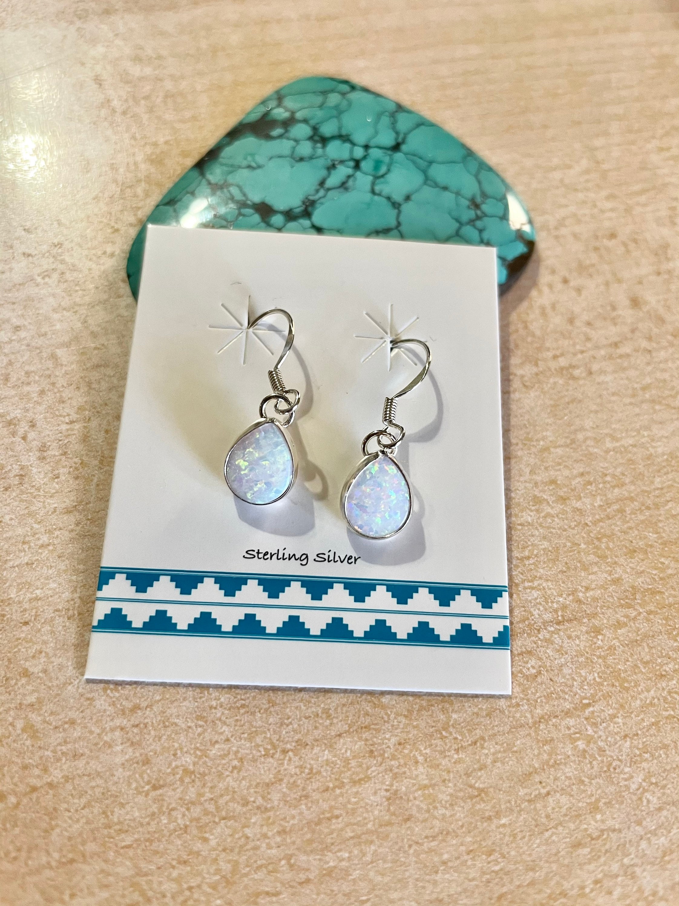 Boucles D'oreilles Or Blanc Plaqué – Opale De Feu Blanche & Zircons – Très Belle