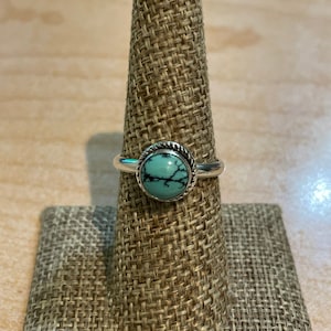 Dainty Kingman Turquoise Ring/Tiny Turquoise Ring/Small Sterling Silver Turquoise Ring/Round Turquoise Ring /Turquoise With Vain