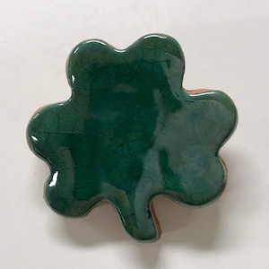 Smith Redware - Handmade Shamrock Pin - Folk Art, Hand Painted, USA Made, Crackle Glaze, Slip Decorated, PRIMITIVE, Lucky, Clover, Jewelry