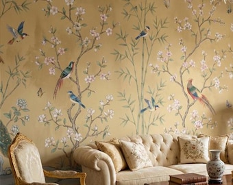 リビングルームの壁に飾るシノワズリの鳥の壁紙