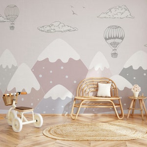 Besneeuwde bergen Cartoon wolk- en heteluchtballonnen behang zelfklevend Peel & Stick Wanddecoratie Minimalistisch Scandinavisch Verwijderbaar