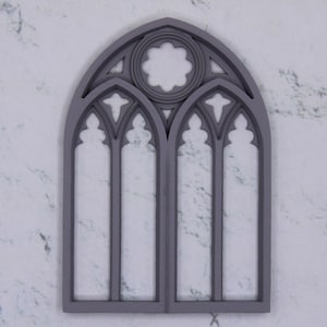 Finestra di chiesa gotica in miniatura - Modello di diorama per casa delle bambole in resina - Tutte le scale