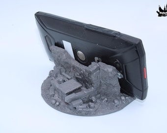 Gothic Skull Tablet & Phone Stand | Handmade Resin Dark Fantasy Decor