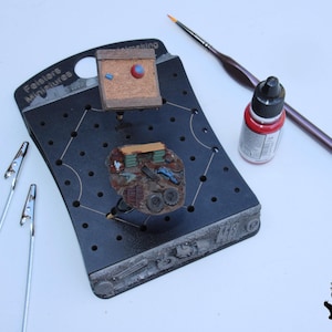 Miniature Paint Holder – Handmade Resin Hobby Desk Workstation Setup for Miniature Painters