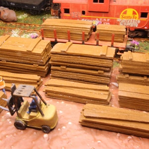 Miniature Resin Wood Pile – HO / OO Scale (1:87) – Set of 10 Unpainted Lumber Stacks for Model Railroads & Dioramas