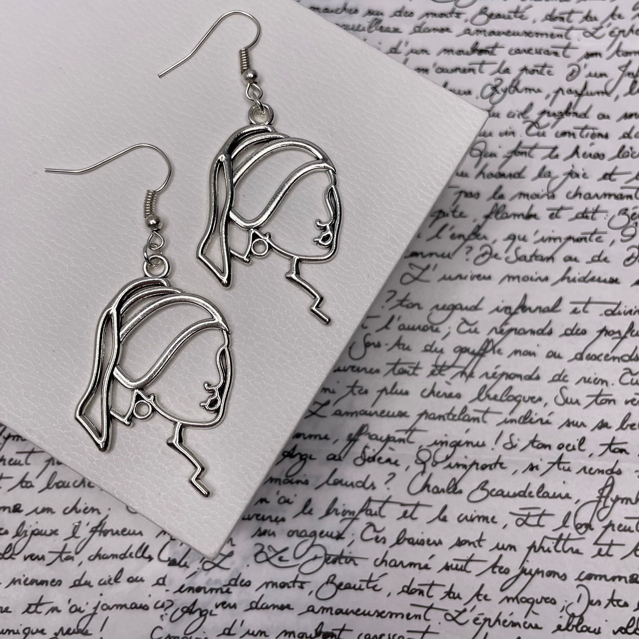 One line deals face earrings