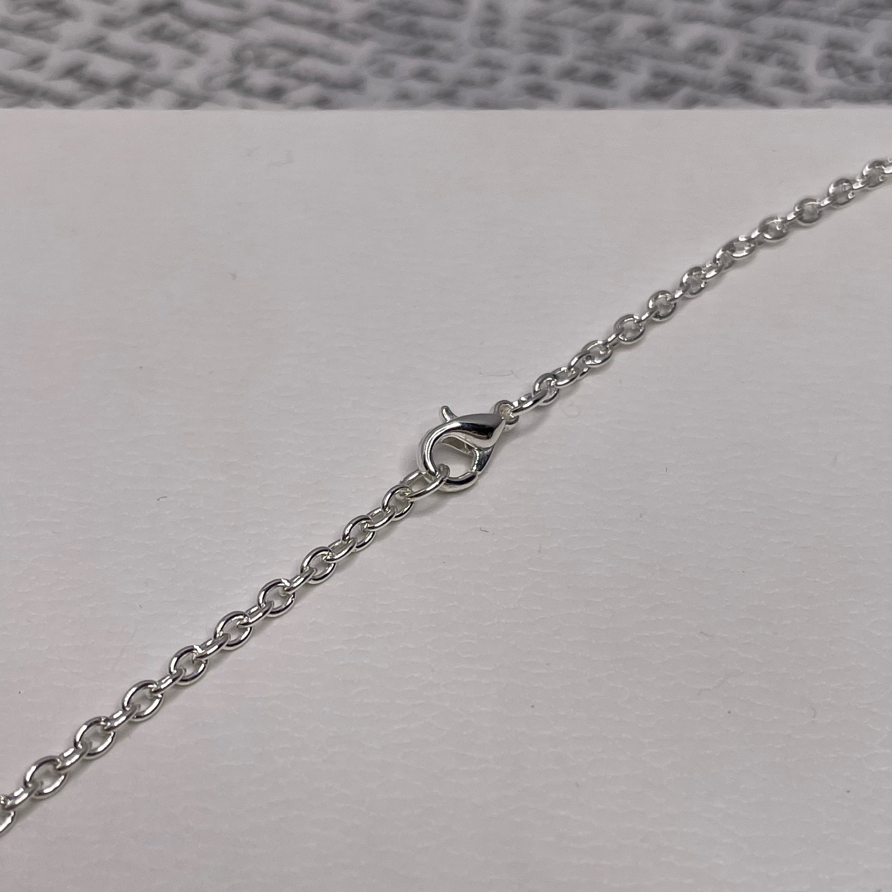 Collier Mode Léopard - Chaîne Métal Argenté, Finition élégante - Neuf Avec étiquettes