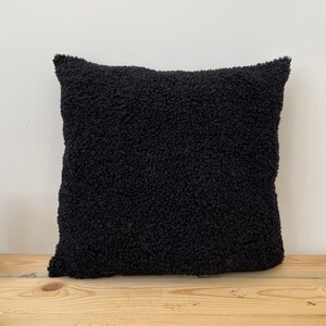 Schwarzer Boucle-Kissenbezug, texturierter Super weicher schwarzer Kissenbezug, einzigartiger Boucle-Euro-Scheinbezug, modernes gemütliches Boucle-Kissenbezug