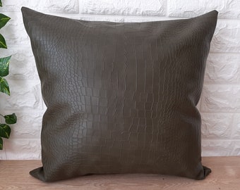Green Faux Leather Throw Pillow, Unique Indoor Leather Cushion, Luxury Cover Case With Crocodile Design, Faux Leather Pillow Cover