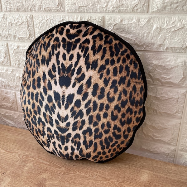 Cheetah Velvet Round 16" Pillow, Leopard Round Pillow With Piping