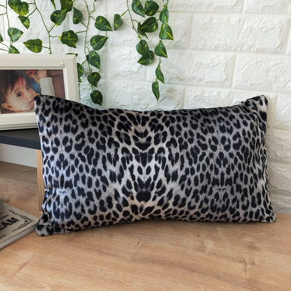 Cheetah Gray Accent Velvet Pillow Cover, Animals Pillow cover