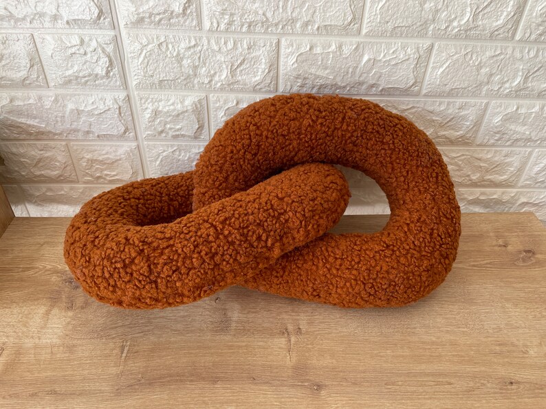 Boucle chain pillow