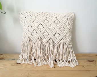 Handgemaakte macramé kussensloop: boho geweven katoenen kussen