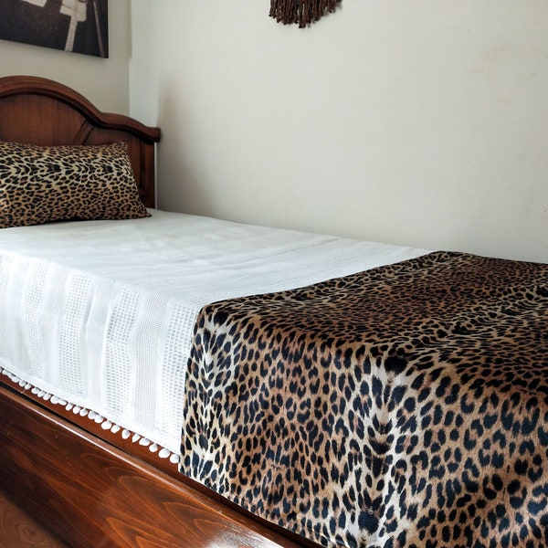 King,Queen Size, Leopard Velvet Bed Runner Set With Decorative Cheetah Pillow Cover-12x20