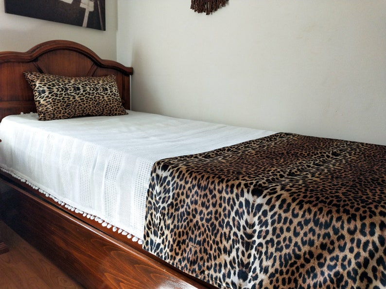 Leopard Velvet Bed Runner Set