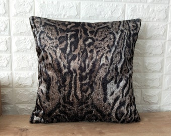 Black Velvet Cheetah Animal Print Pillow Cover, Leopard Velvet Pillow Cover, Cheetah Design Throw Pillow Cover