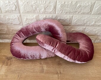 Velvet Chain Link Pillow for Trendy Decorations in Pink Color