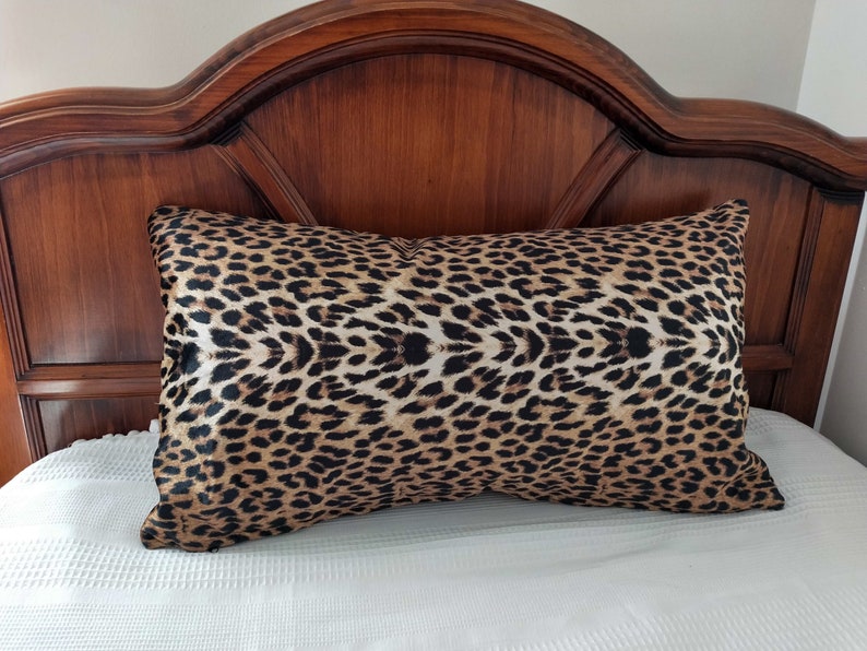 King,Queen Size, Leopard Velvet Bed Runner Set With Decorative Cheetah Pillow Cover-12x20 image 3