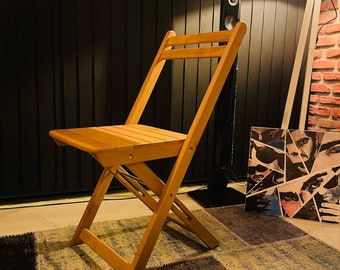 Stylish and Durable Wooden Chair with Foldable Design