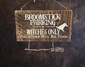 Broomstick Parking Sign – 6x4 Witchy Wall Decor – Copper Wire Broom, Reclaimed Wood Halloween, Witchcore Gift, Rustic Witch Sign Porch Decor