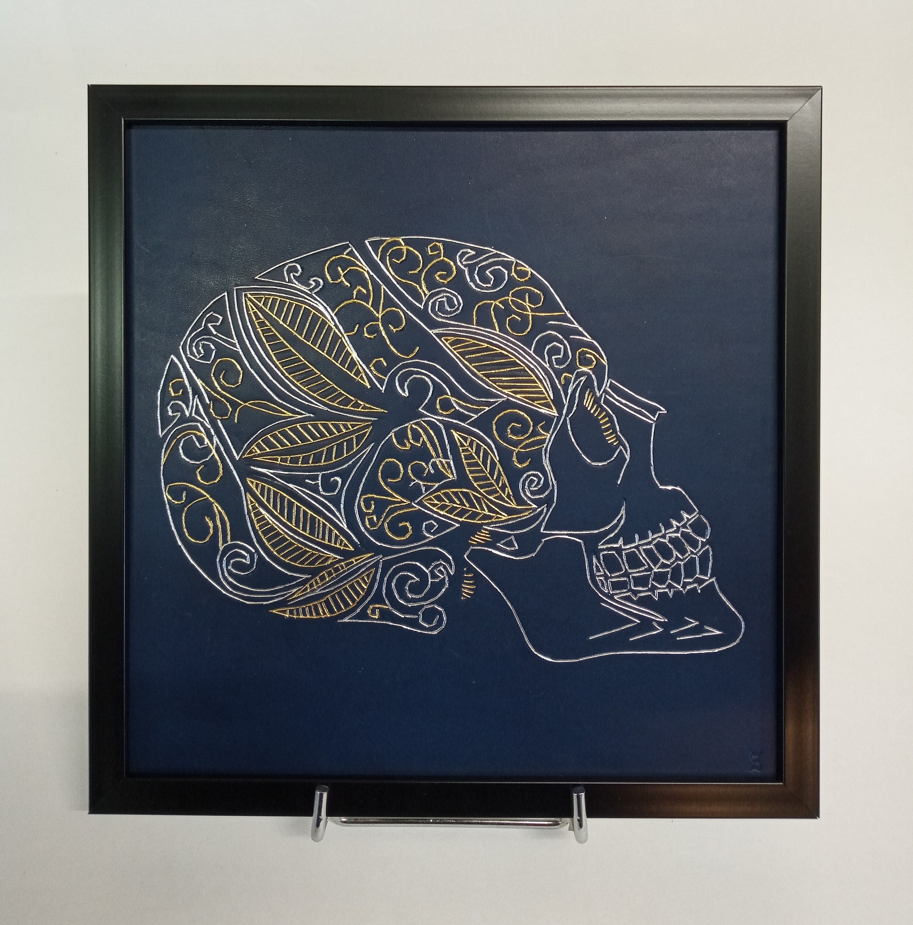 Tableau en Cuir Doré à Chaud, Tête de Vie - Mort