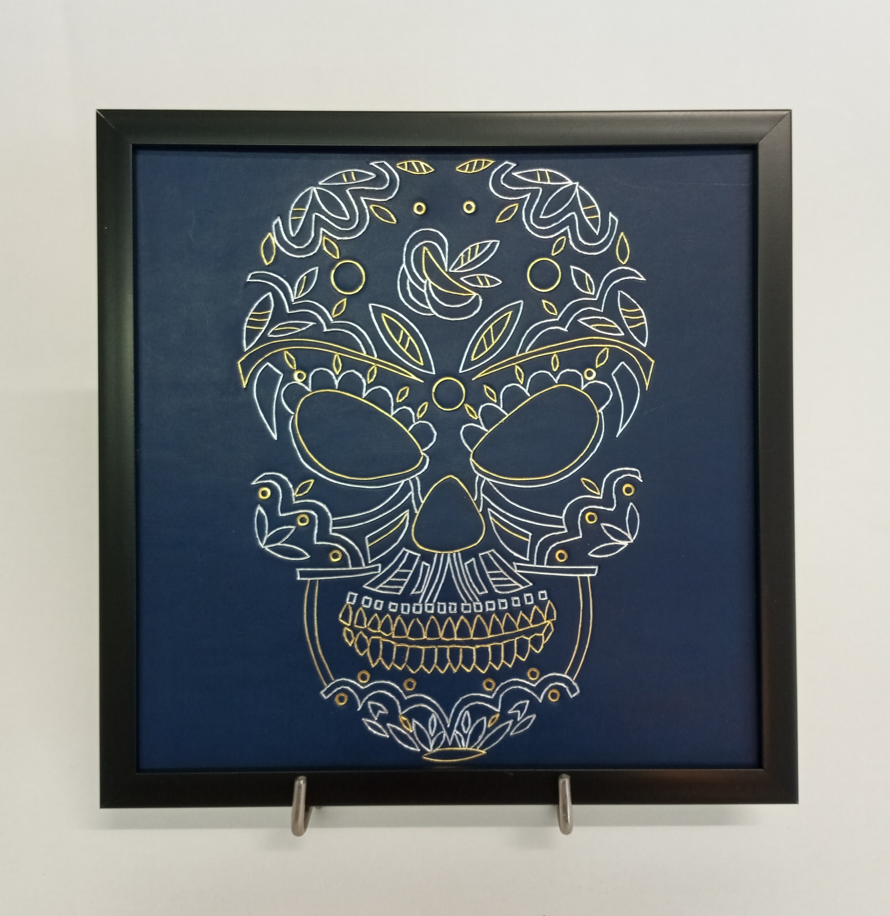 Tableau en Cuir Doré à Chaud, Tête de Vie - Mort