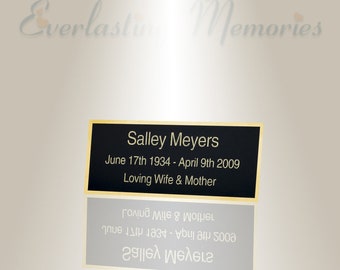 Puede incluir: Una placa negra con borde dorado, en memoria de Salley Meyers. La placa dice "Salley Meyers, June 17th 1934 - April 9th 2009, Loving Wife & Mother".