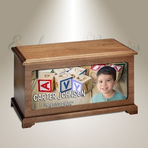 EVR Erinnerungen Alphabet Blocks Foto Urne Personalisiert mit benutzerdefiniertem Bild und Text - Made in Montana - USA - Holzurne für Asche