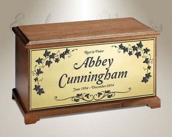 EVR Memories Lentekrans Crematie Urn Gepersonaliseerd met aangepaste plaat en tekst - Made in Montana - VS - Houten urn voor as