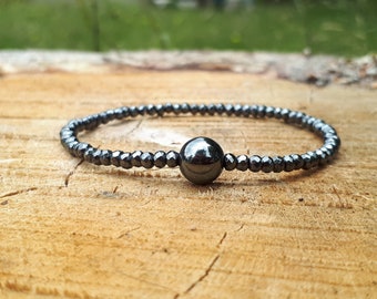 Hematite - Natural Stones - faceted beads and 1 round bead 8 mm - fine bracelet