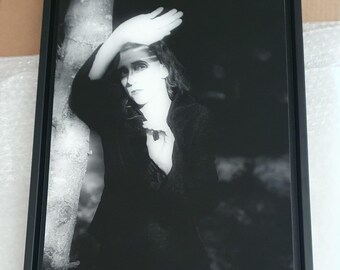 Photo print with model in black and white