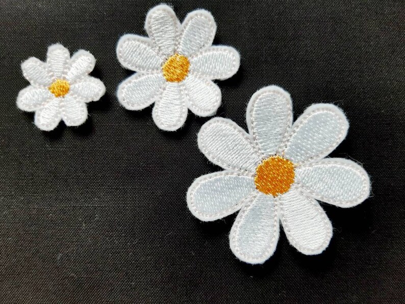 Pretty White Iron/sew on Daisy Patch Etsy UK