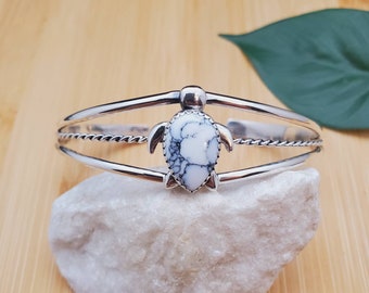 SoCute925 ウミガメ カフ ブレスレット | ホワイト バッファロー