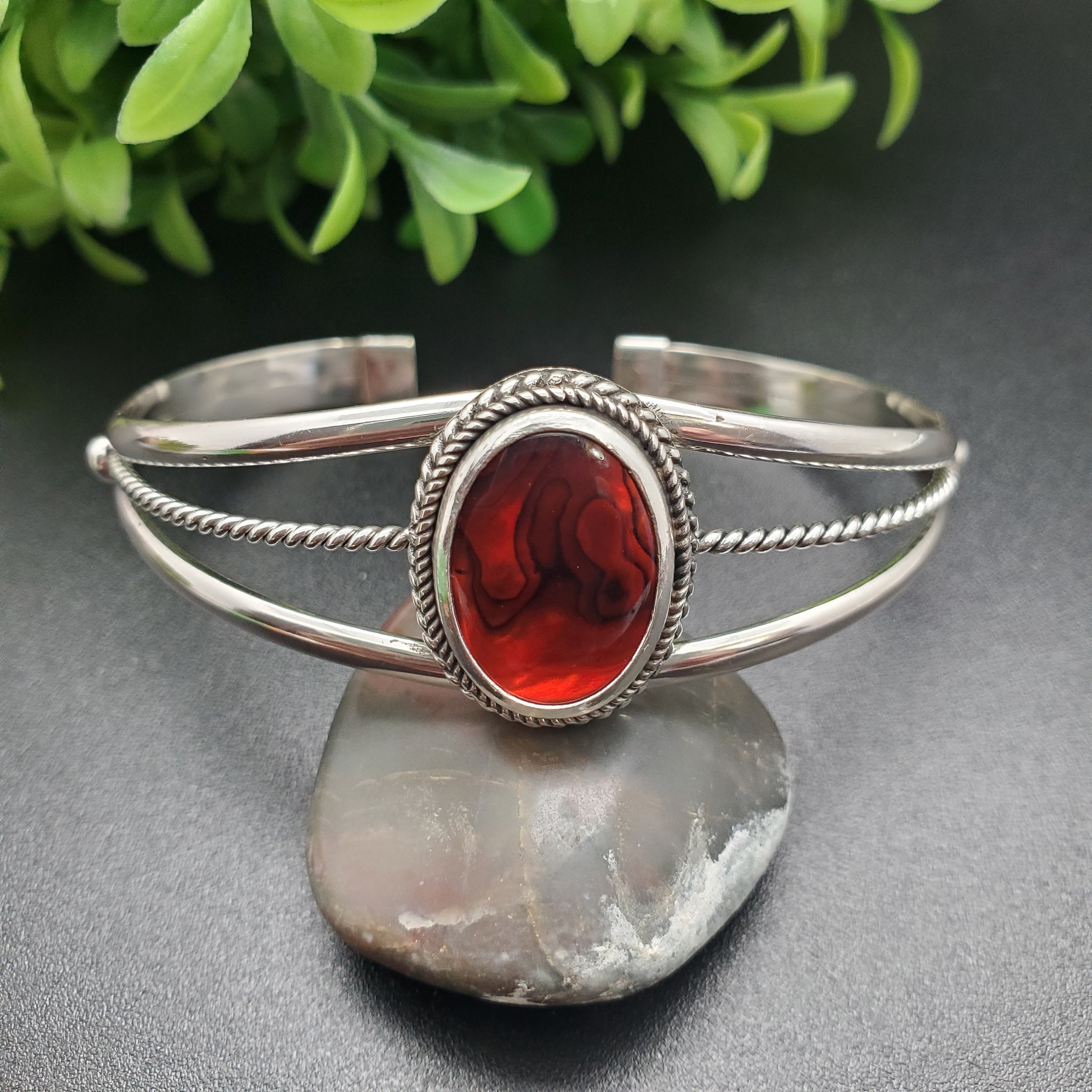 STN #C132 | 13x18mm ovale sierlijke rode Paua schelp manchetarmband | Sterling zilveren rode Abalone armband manchet | Mooie rode Abalone armband manchet