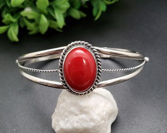 STN #C232 | Sierlijke roodkoraal manchetarmband | Sterlingzilveren manchetarmband | Bamboe koraalrode manchet | Southwest-armband | Cadeau voor haar