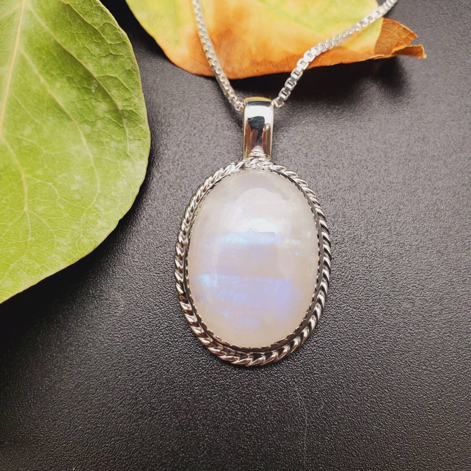 【Sentiments】NO.219 NECKLACE mix color Singular Oval 14k Gold Necklace Charm in Hessonite Garnet