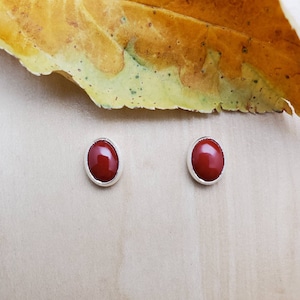 SoCute925 Kleine Oval Rote Koralle Ohrstecker | Bambuskoralle Ohrstecker | Korallen Ohrstecker | Sterling Silber Beiträge | Kleine Post Made in USA