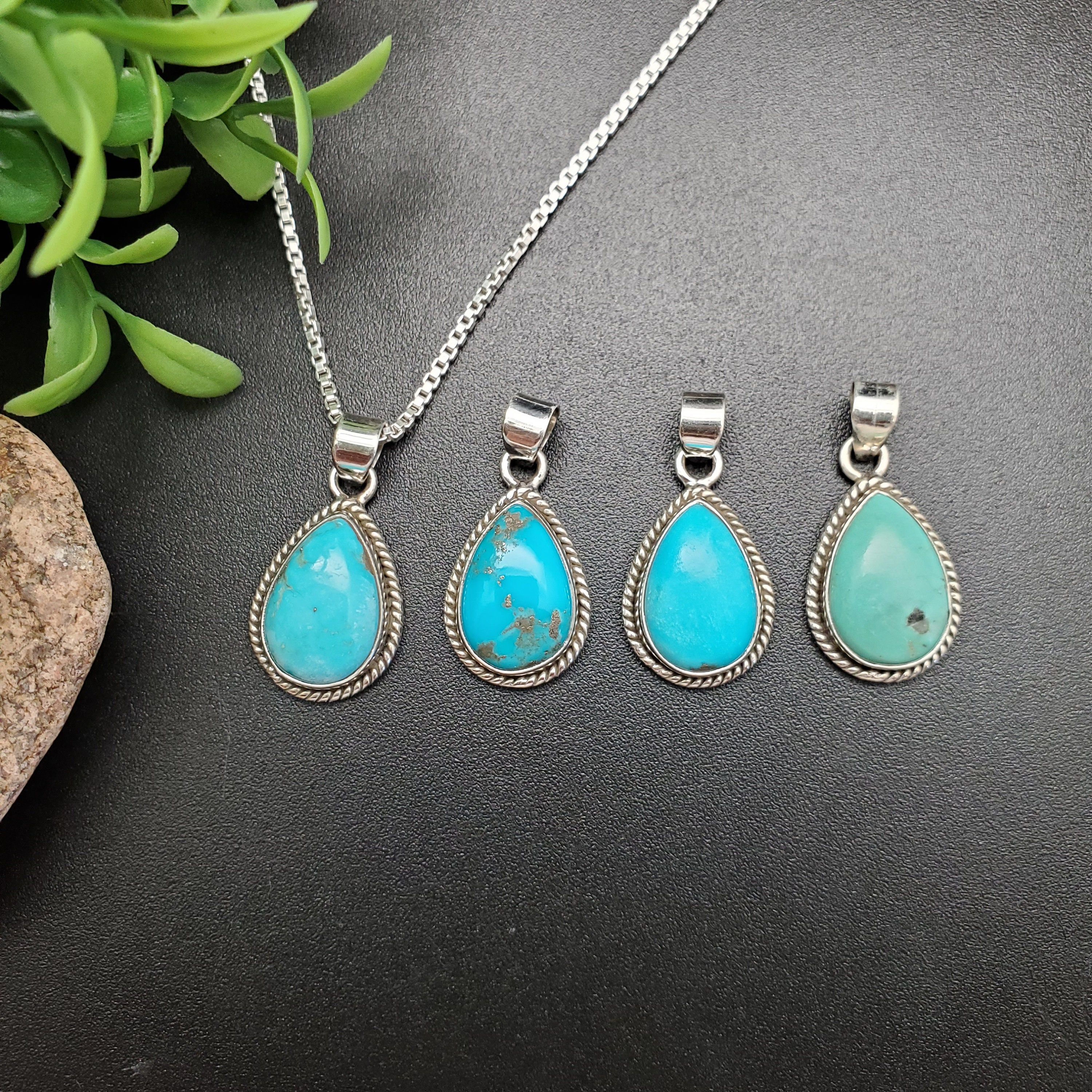Pendentif en argent sterling style sud-ouest décoré de turquoises pour