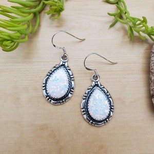 SoCute925 Big Teardrop Weißer Opal Ohrringe | Weiße Opal Ohrringe | Sterling Silber Ohrringe | Opal Southwestern Ohrringe Made in USA