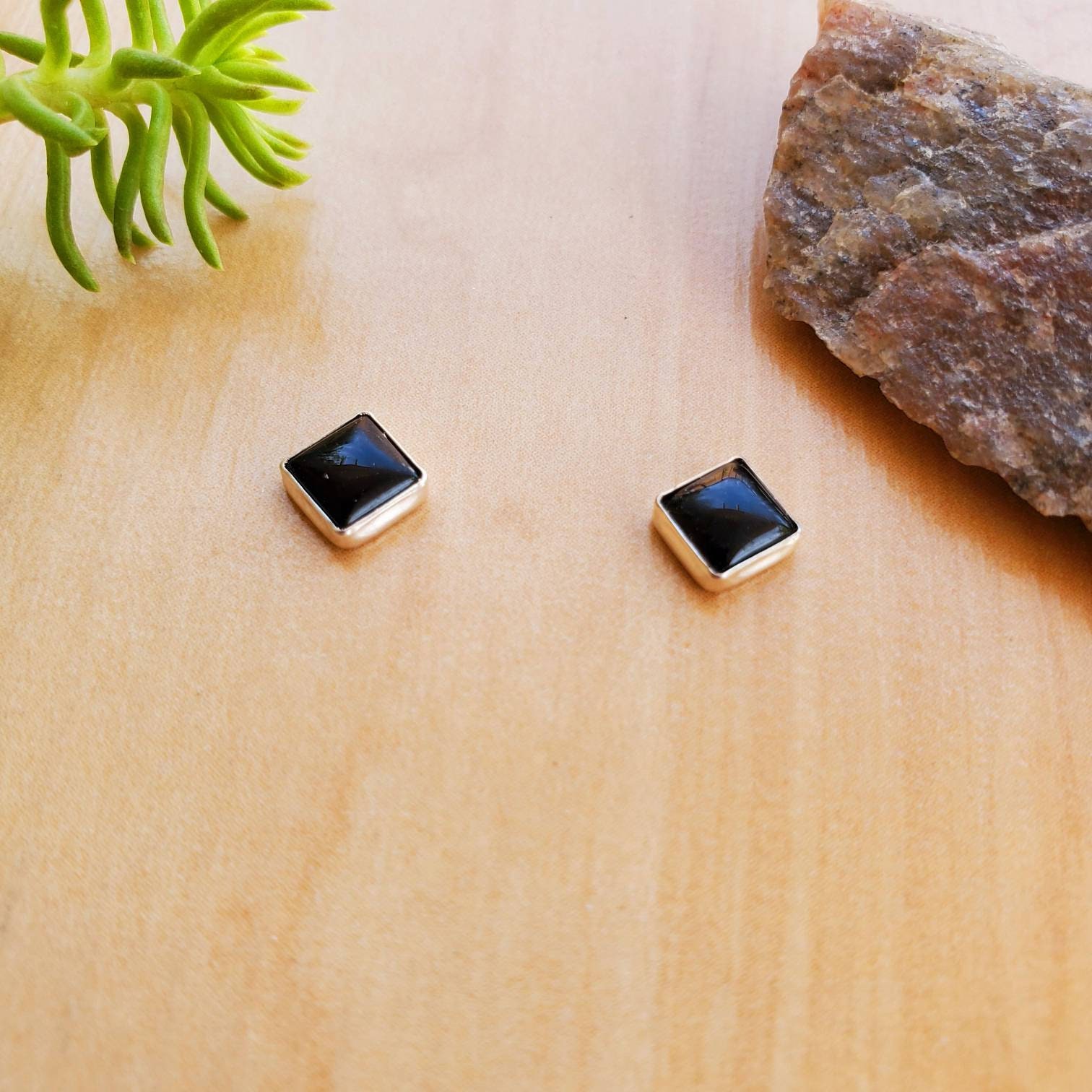 Aggregate 137+ black square stone earrings super hot