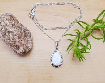 アクセサリー sullen OX DROP STONE NECKLACE WHITETOPAZ Nephrite Jade & White Topaz Swirl Drop Necklace Sterling