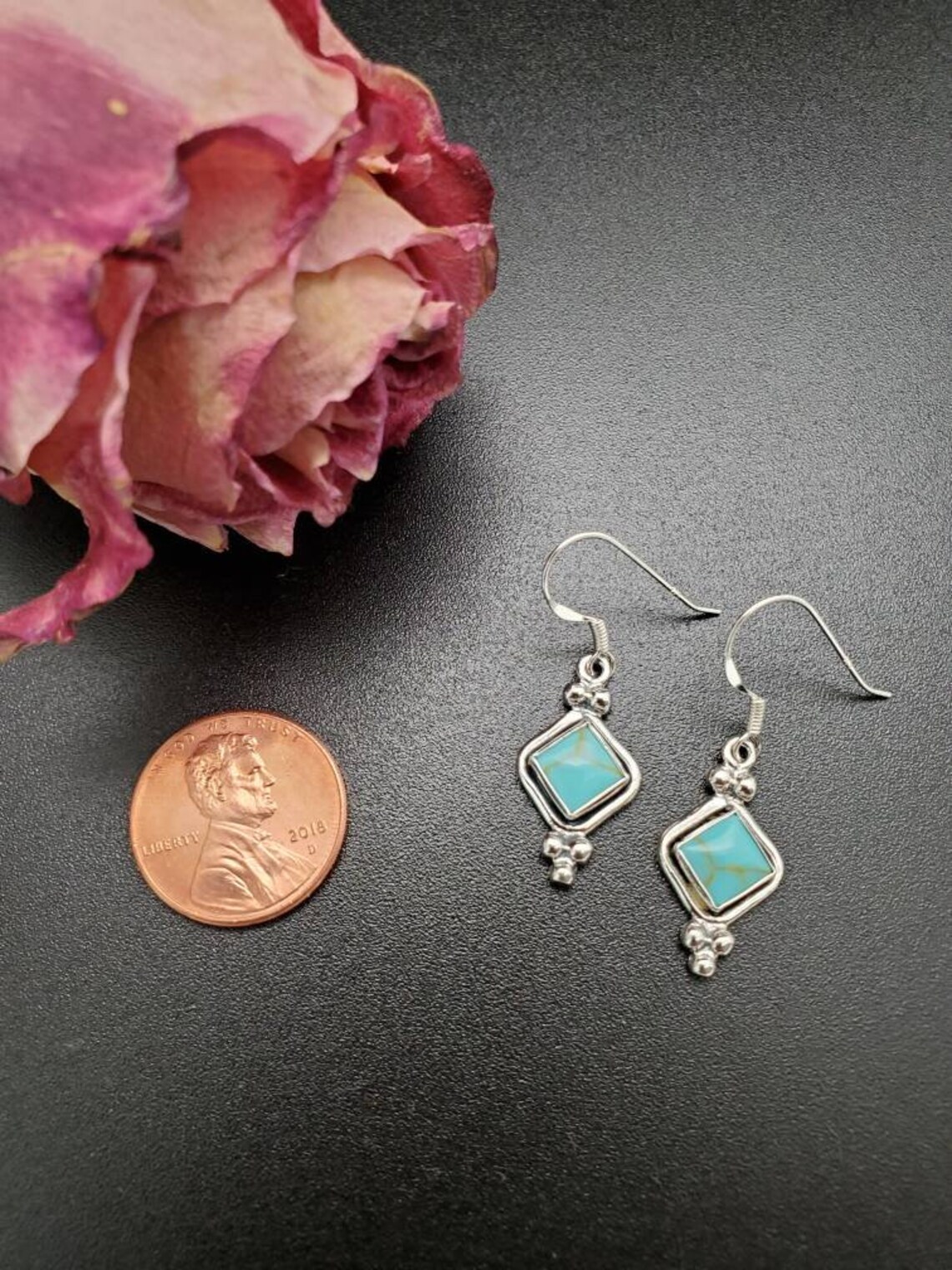 IT - Hada Collection S/S Kingman Turq Earrings - Oval main image 0