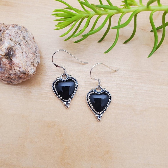 Black heart dangle earrings deals