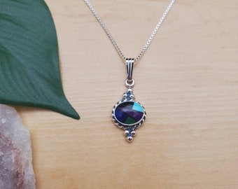 Collar con colgante de incrustaciones multicolores delicadas con cadena de plata / Collar estilo suroeste de plata esterlina / Colgante pequeño multicolor
