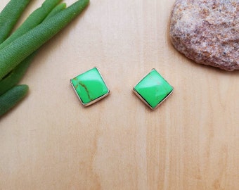 Pendientes cuadrados verdes SoCute925 de 8 mm / Pendientes de gaspeíta / Pendientes de plata de ley con cierre de presión / Pendientes cuadrados de gaspeíta / Hechos en EE. UU.